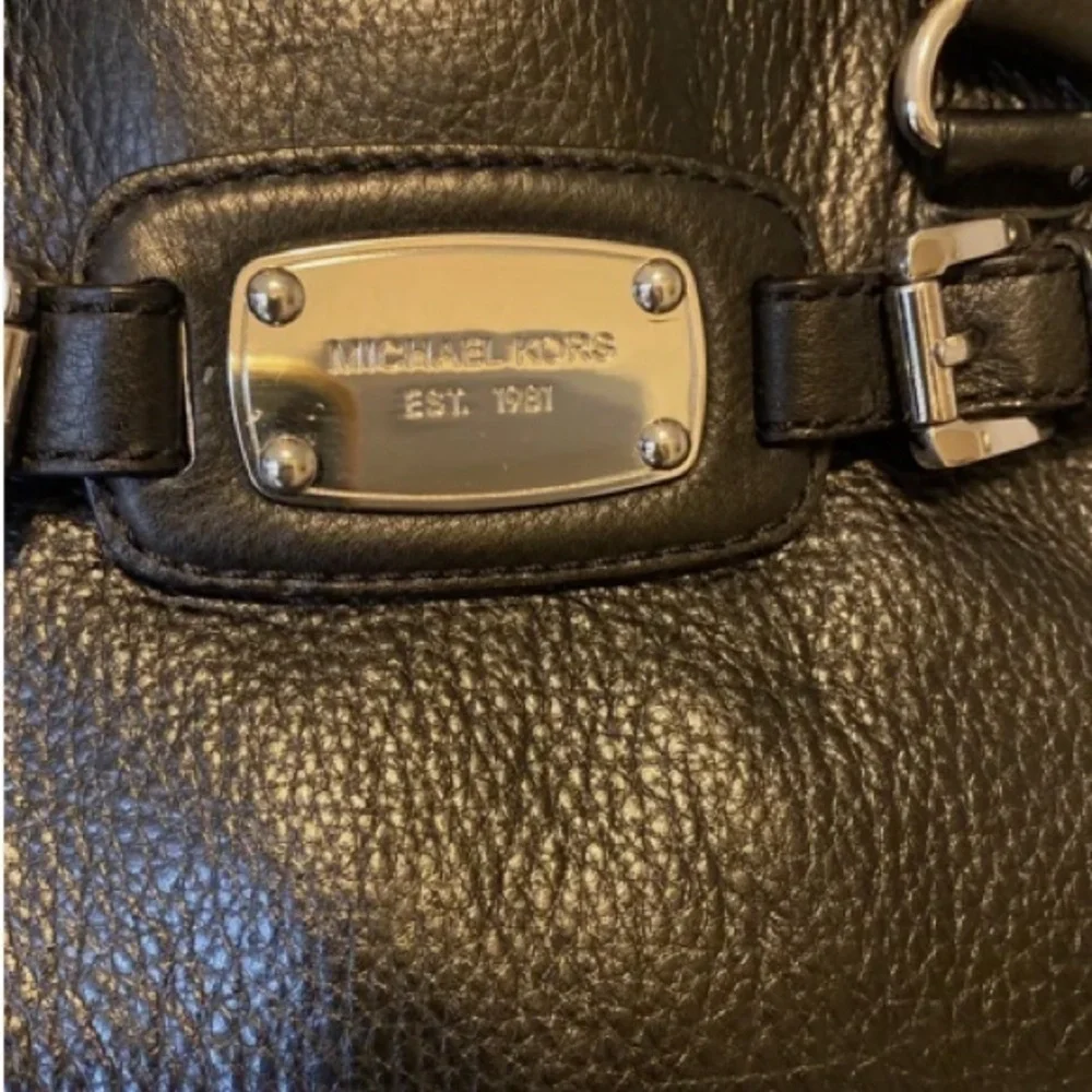 MICHAEL KORS Hamilton Traveler Belted Tote Black Pebbled  Leather Handbag